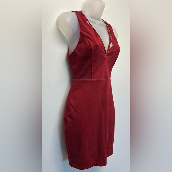 LUSH Cutout V-Neck Sleeveless Dress Burgundy Red Size Small - Picture 11 of 13